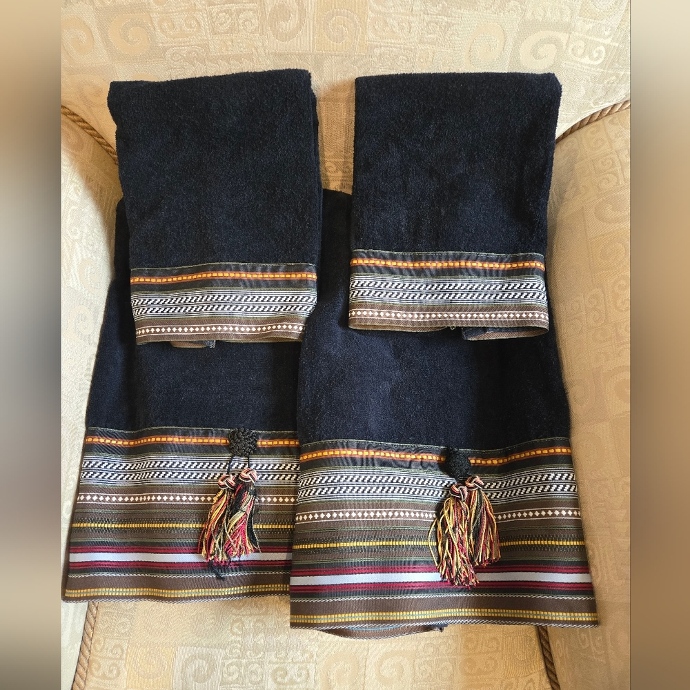Avanti Black and Multicolor Bath Towels